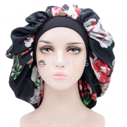 Bonnet en Soie Imprimé Noir